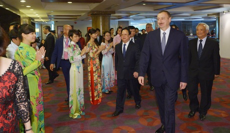 Prezident Bakıda oxumuş vyetnamlılarla görüşdü - FOTOLAR